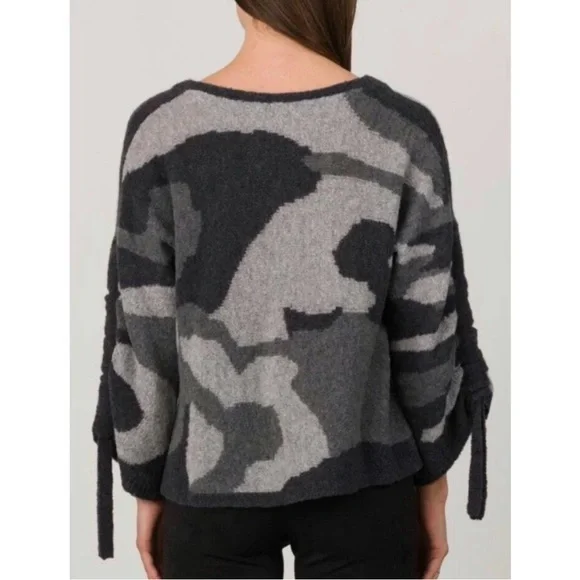 NWOT Margaret O'Leary Black & Gray Sweater, with Gathered Sleeves, Size XS